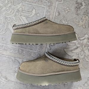 UGG TAZZ Slippers In Hickory Size 8